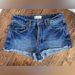Free People Blue Denim Women Shorts 100% cotton mini with frayed edges size 25